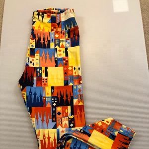 LuLaRoe OS Castle leggings.